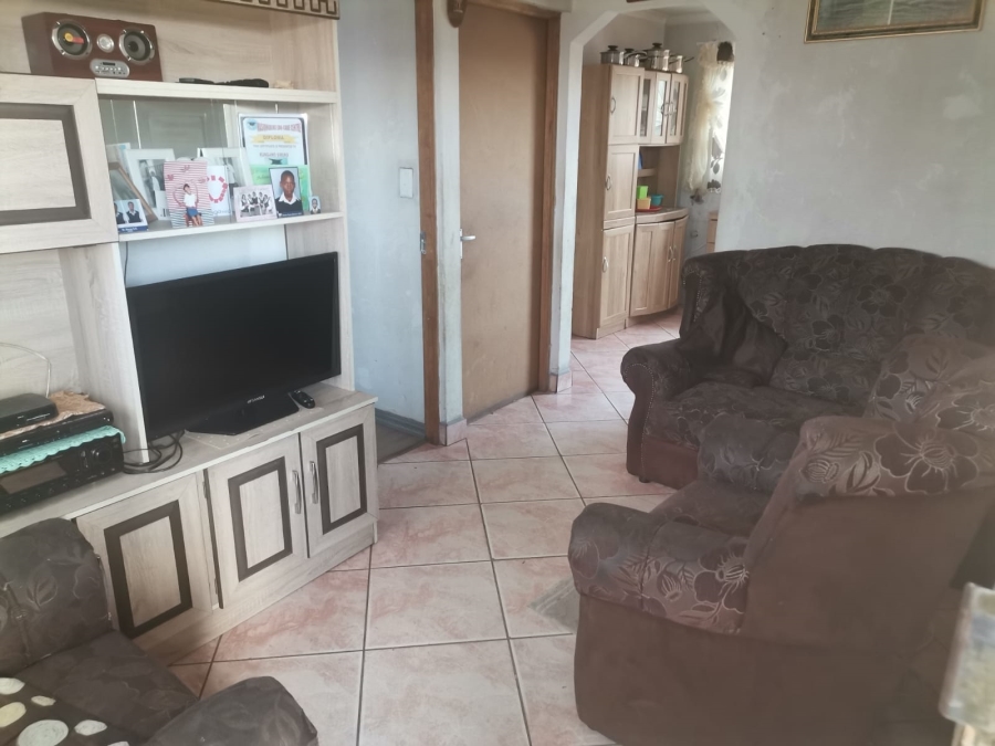 2 Bedroom Property for Sale in Kwanonqaba Western Cape